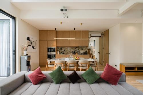 Η κουζίνα ή μικρή κουζίνα στο Villa Patagonia - Luxury 4BR - 2 Min to Beach