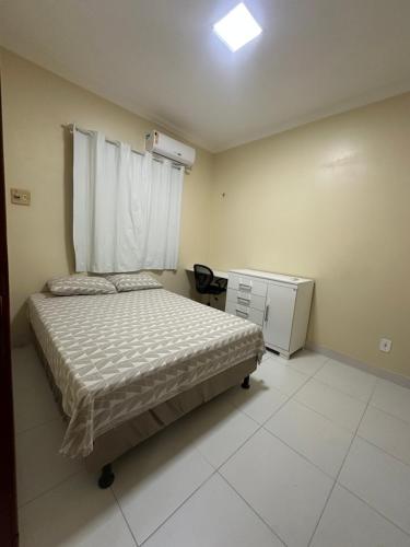 Ένα ή περισσότερα κρεβάτια σε δωμάτιο στο Apartamento para 4 hóspedes COP30 Prox Hangar e Mangueirão 1 garagem condominio portaria 24h