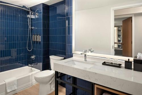 Un baño de Sheraton Minneapolis Downtown Convention Center