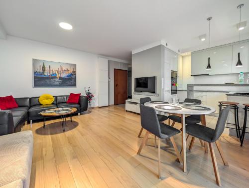 Rymarska Spacious Apartment by BookingHost