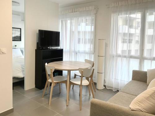 Modern Cozy Studio with AC near Port, Vieux Nice & Transport