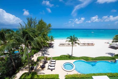 Kolam renang di atau dekat dengan Beachcomber 18