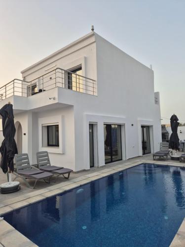 Bazén v ubytování Villa Tozali avec piscine chauffée nebo v jeho okolí