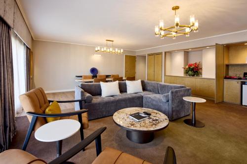 Гостиная зона в Grand Millennium Auckland