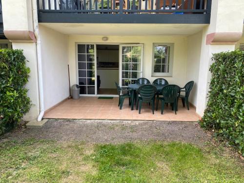 a table and chairs sitting on a patio at Appartement T3 à Uhart-Cize in Uhart-Cize