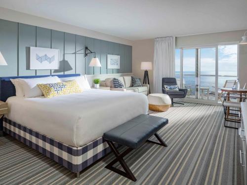 Postel nebo postele na pokoji v ubytování Cliff House Maine