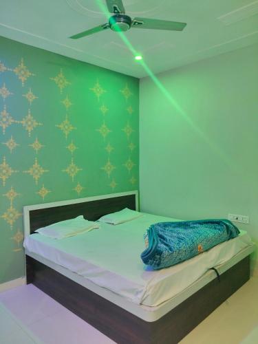 Ένα ή περισσότερα κρεβάτια σε δωμάτιο στο Hotel sagar palace