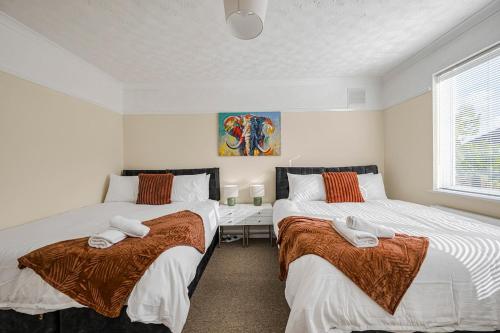 Afbeelding uit fotogalerij van Spacious 4 Bed Detached Home I Sleeps 8-10 