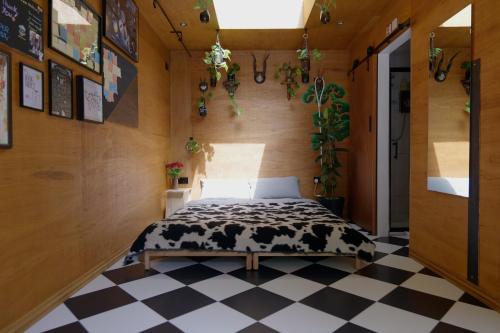 Gallery image of Spacious Cabin London Canary Wharf Free Parking B&B in London