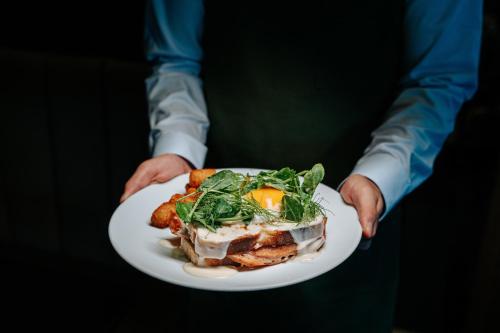 Φαγητό σε αυτό το ξενοδοχείο ή κάπου εκεί κοντά