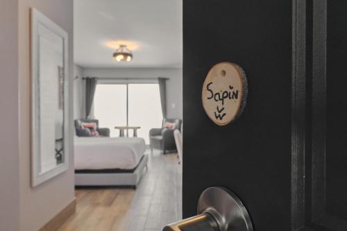 Cama ou camas em um quarto em Étoile du Lac Lyster - Spa & Vue sur le Lac