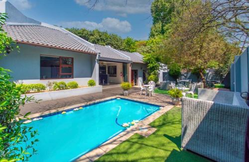 Bazén v ubytování St Peter's Boutique Guesthouse nebo v jeho okolí