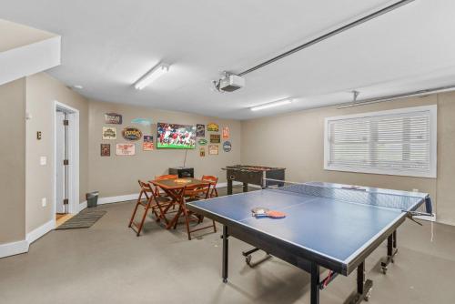 a ping pong room with a ping pong table at Starlight Ridge in Seven Devils