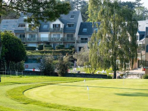 Golf v hotelu nebo okolí