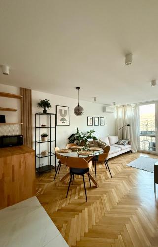 Cozy Stay Żelazna Apartment