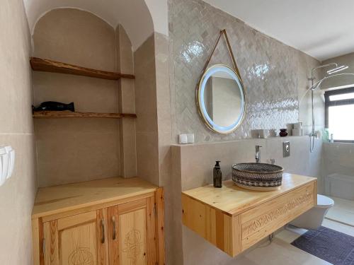 a bathroom with a sink and a mirror at Petit Bali 4-5px in Agadir