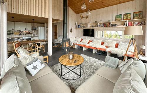 Χώρος καθιστικού στο Nice Home In Tinn Austbygd With Sauna