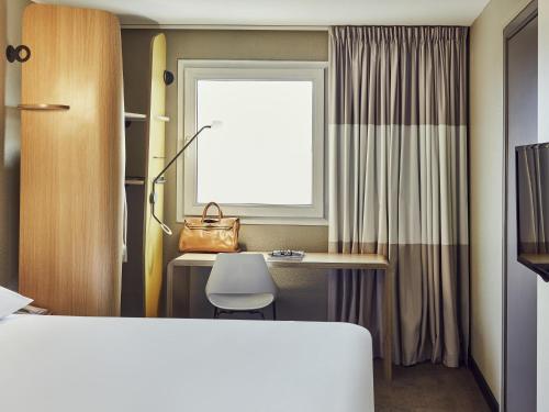 ibis Toulon La Valetteにあるベッド