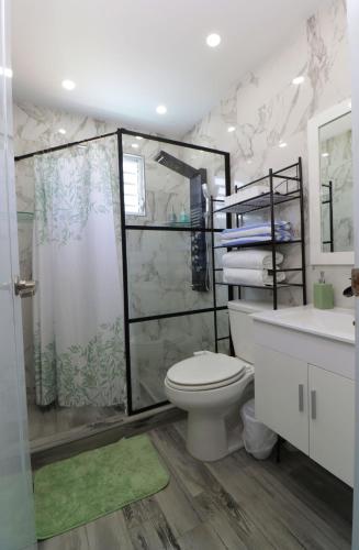 Bany a Oceanview Apartment with Rooftop