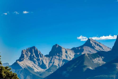 a view of a mountain range with a blue sky at Gateway Suites Perfect Escape to explore Banff in Canmore