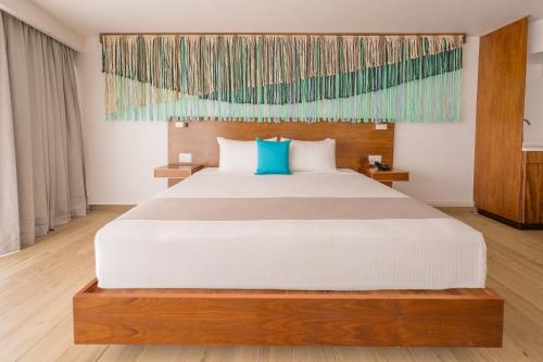 Ένα ή περισσότερα κρεβάτια σε δωμάτιο στο Hotel Amares Acapulco