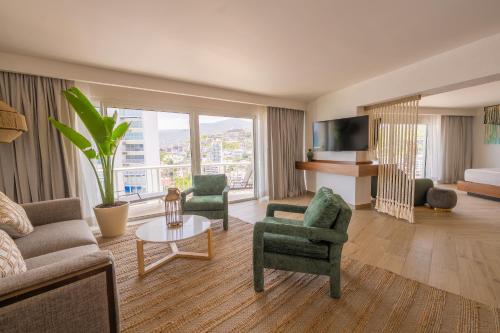 Χώρος καθιστικού στο Hotel Amares Acapulco