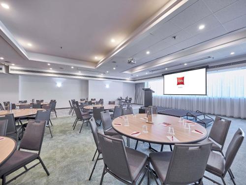Бизнес-центр и/или конференц-зал в ibis Perth