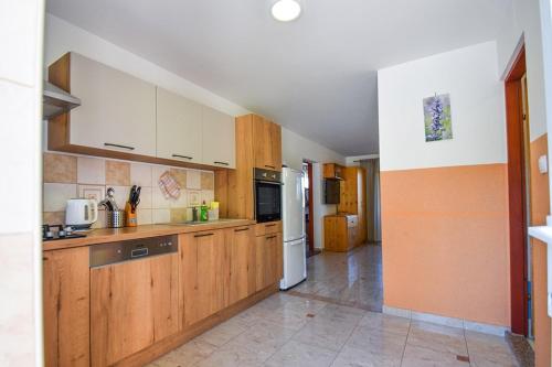 Apartments with parking space Banjol, Rab - 14134