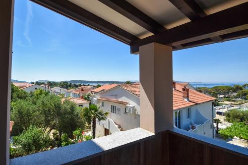 Apartments with parking space Banjol, Rab - 14134