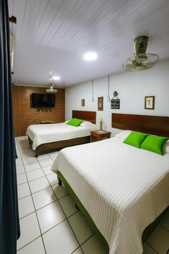 Postel nebo postele na pokoji v ubytování Hostal Leyendas