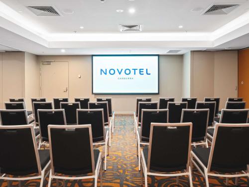 El área de trabajo o centro de convenciones de Novotel Canberra