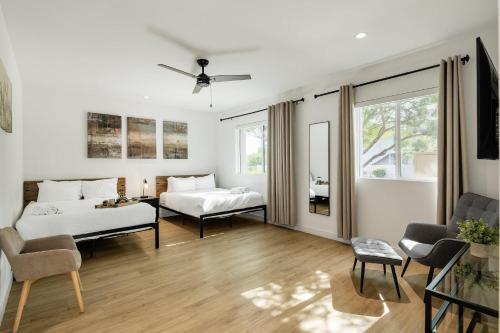 a bedroom with two beds and a table and chairs at Coach House - Hot Tub - Heart of Old Town in Scottsdale