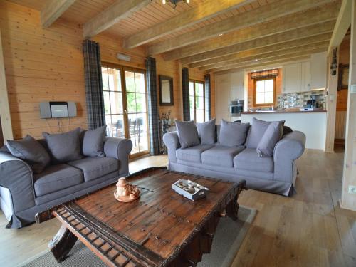 Khu vực ghế ngồi tại Luxury Ardennes chalet spa