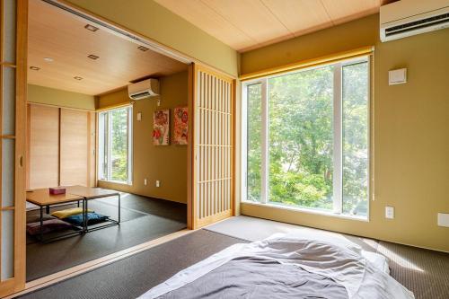 白馬小山 5 bedrooms HAKUBA premium ski lodge