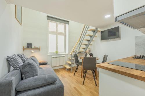 HOMELY I Central 28m2 loft I ELEVATOR I Self Check-In