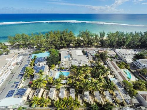 an aerial view of a resort with palm trees and the ocean at Manisa Hotel in Flic-en-Flac