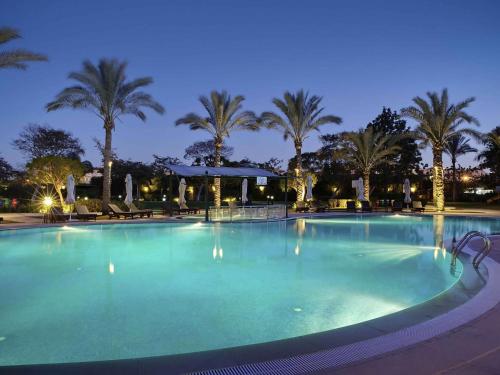 Бассейн в Novotel Cairo 6th Of October или поблизости
