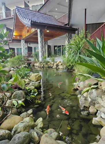 Intimate Riverside Resortにある庭