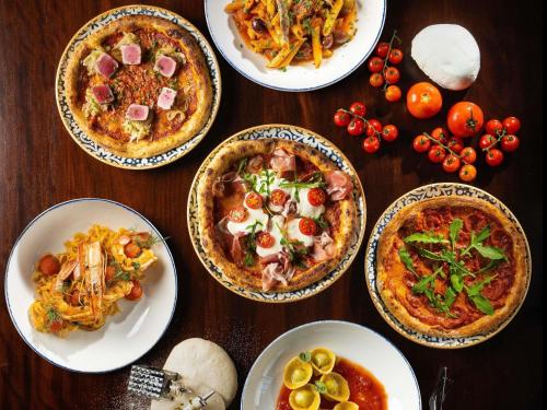 Makanan di atau berdekatan hotel