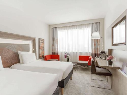 Кровать или кровати в номере Novotel World Trade Centre Dubai