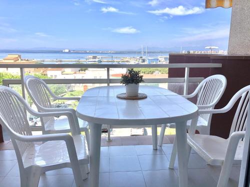 Appartement Charme Près Centre & Plage - 2 Chambres, Terrasse, WiFi