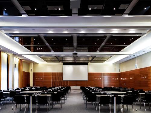 Zona business o sala de conferencias en Pullman Eindhoven Cocagne