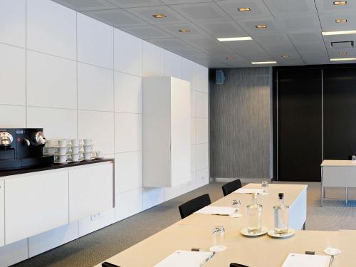 Zona business o sala de conferencias en Pullman Eindhoven Cocagne