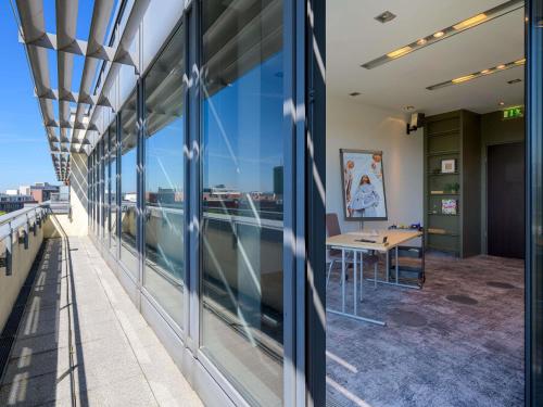 an office with a view of the city through windows at Mercure Hotel Hannover Mitte in Hannover