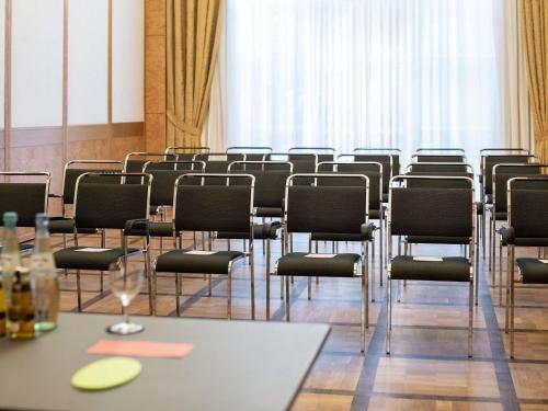 Zona business o sala de conferencias en Pullman Stuttgart Fontana