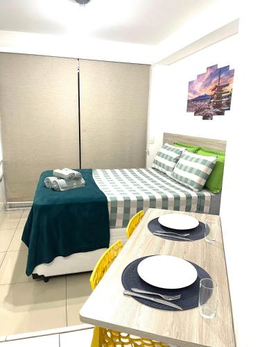 a room with a bed and a table with plates on it at Wise SP Expo Center e Anhembi in São Paulo
