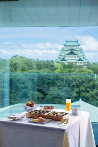 Jídlo v hotelu nebo okolí