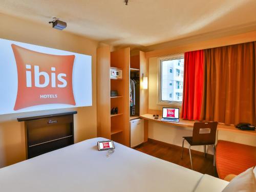Телевизор и/или развлекательный центр в ibis Sao Paulo Morumbi
