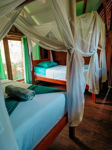 Ένα ή περισσότερα κρεβάτια σε δωμάτιο στο Alaya Ecolodge