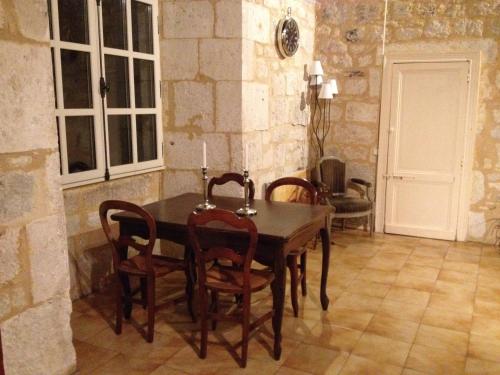 a dining room with a wooden table and chairs at Château de Bouniagues in Bouniagues